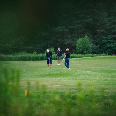 Golf Apartament W Sobieniach Sobienie Jeziory Экстерьер фото