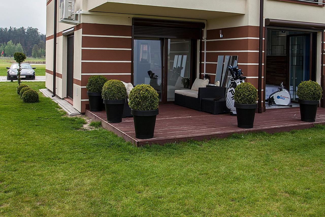 Golf Apartament W Sobieniach Sobienie Jeziory Экстерьер фото