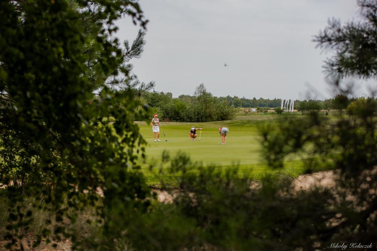 Golf Apartament W Sobieniach Sobienie Jeziory Экстерьер фото